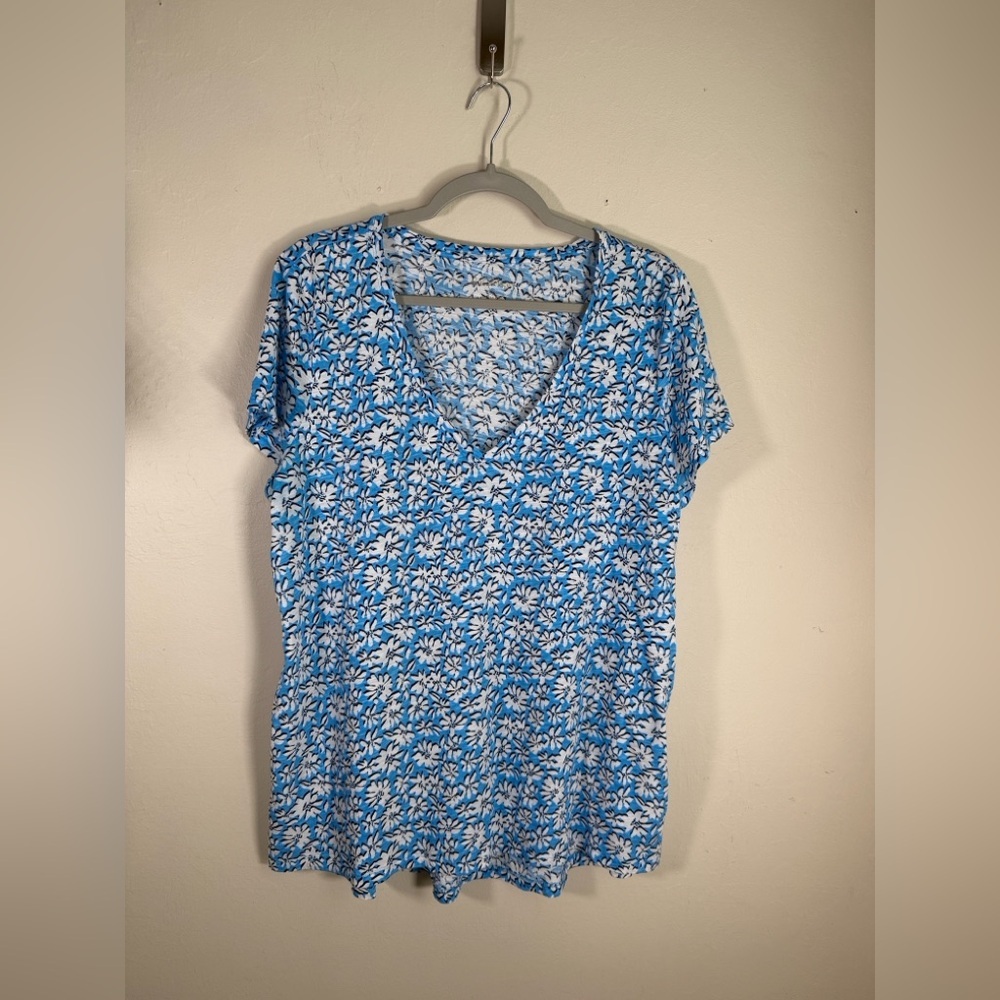 Lilly Pulitzer Blue and White Daisy Print Tee
